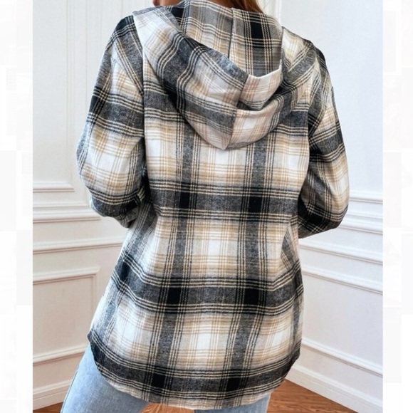 🆕LAST ONE!🛍 Trendy Plaid Button Front Hooded Shacket - Picture 3 of 5